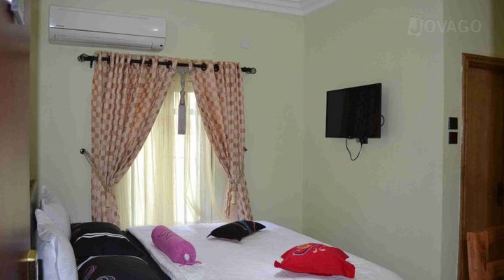 Nue Crest Hotel and Suites