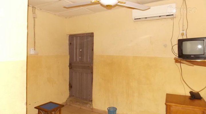 AM-PM Guest House & Bar