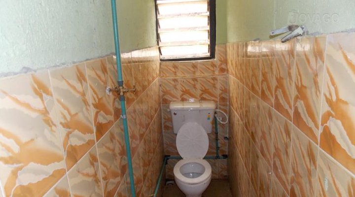Model Exclusive Corner