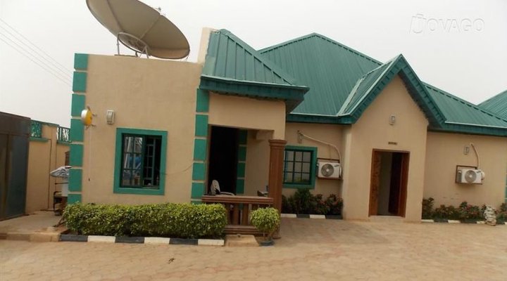 Peace Exclusive Suites & Restaurant