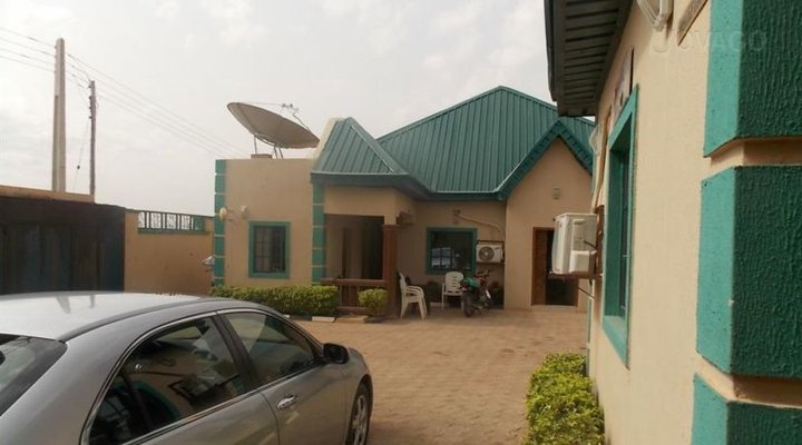 Peace Exclusive Suites & Restaurant