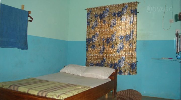 Step Down Bar And Hotel