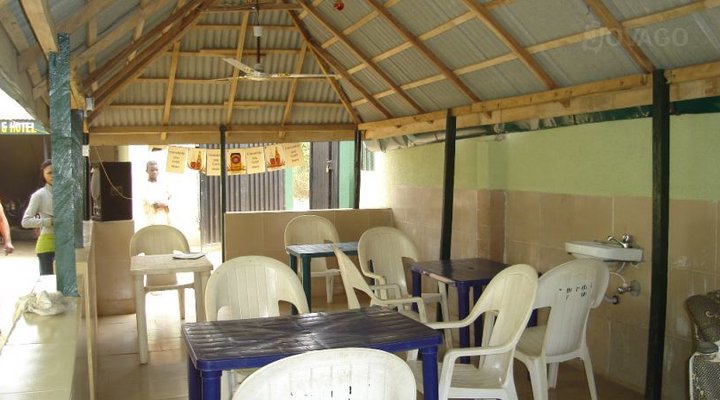 Step Down Bar And Hotel