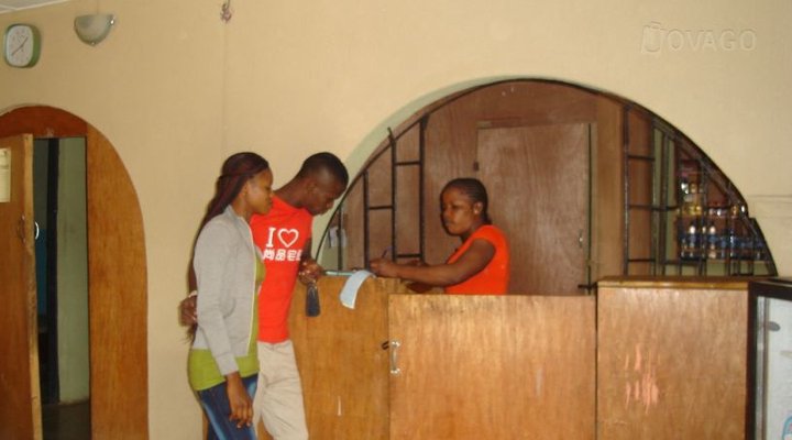 Step Down Bar And Hotel