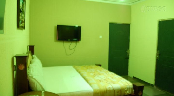 Iye Hotel And Suites