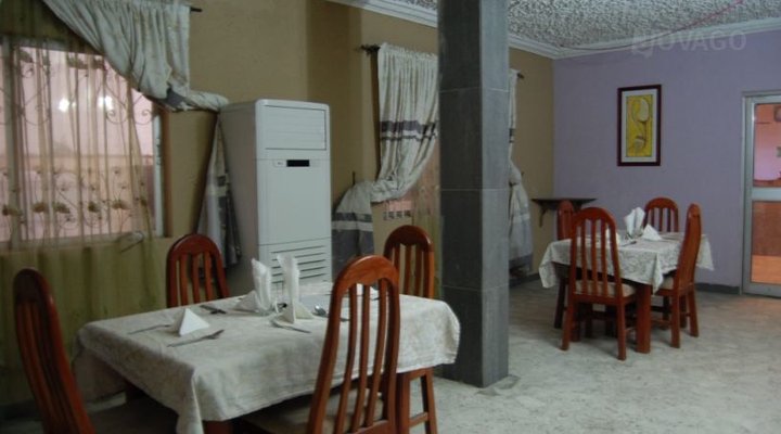 Iye Hotel And Suites
