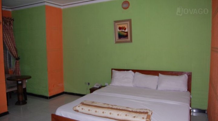 Iye Hotel And Suites