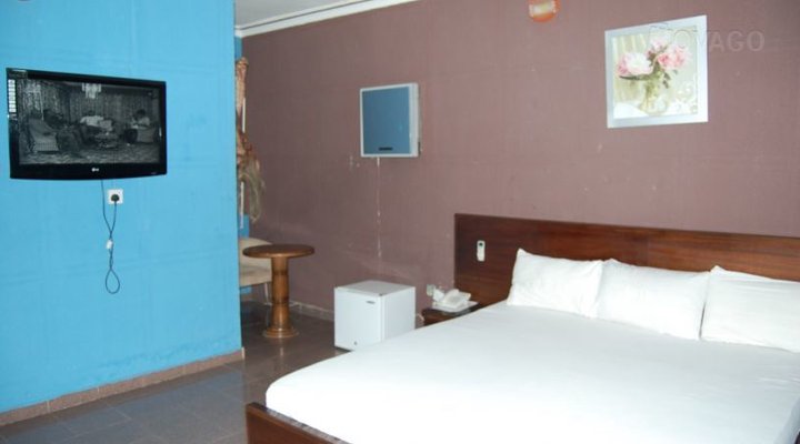 Iye Hotel And Suites