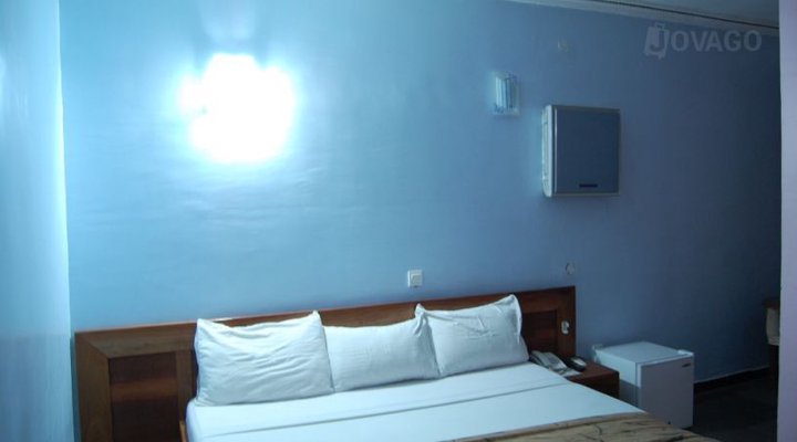 Iye Hotel And Suites