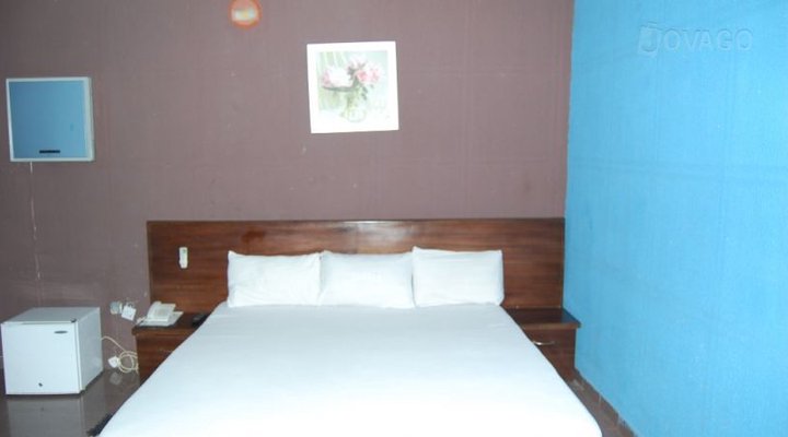 Iye Hotel And Suites