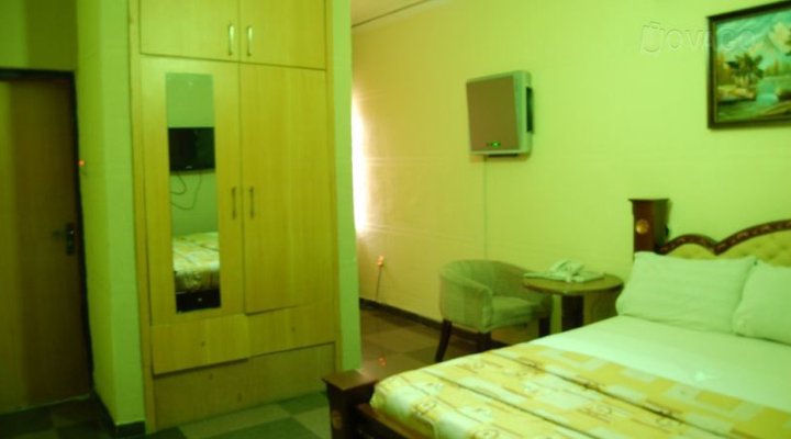 Iye Hotel And Suites