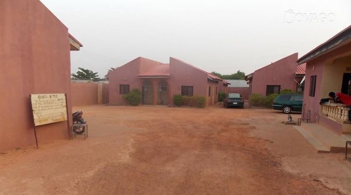 Safari Guest Inn and Restaurant