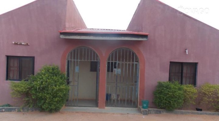 Safari Guest Inn and Restaurant