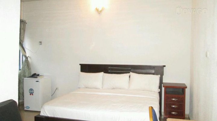 De-Jonny Blue Hotels Ltd