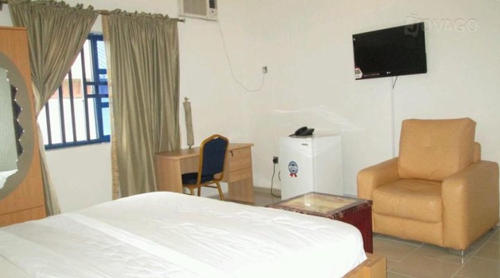 De-Jonny Blue Hotels Ltd