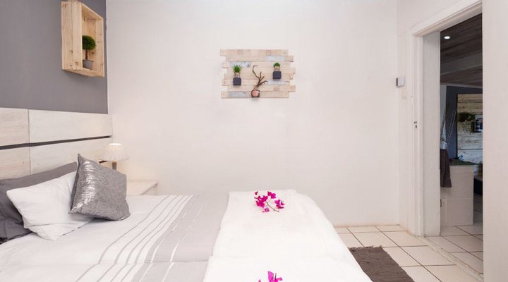 Milkwood Cottage @ 302 On Old Sea-view Road Chelsea