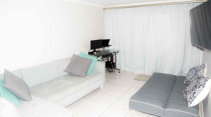 18 Coogee Bay Beachfront Apartment East London