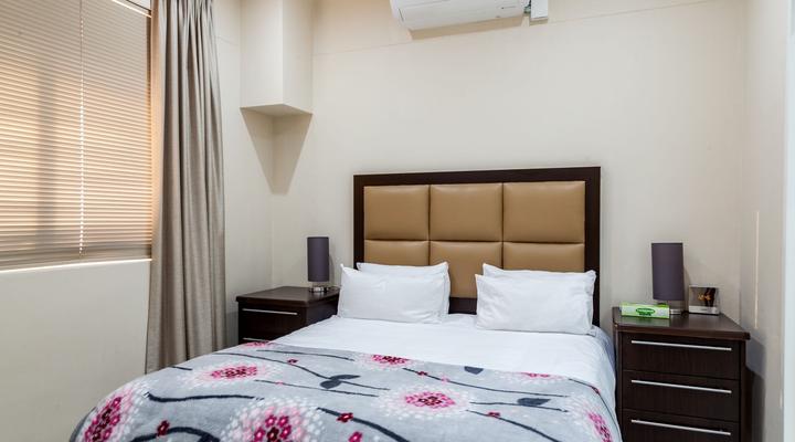 Island Club Hotel and Apartments