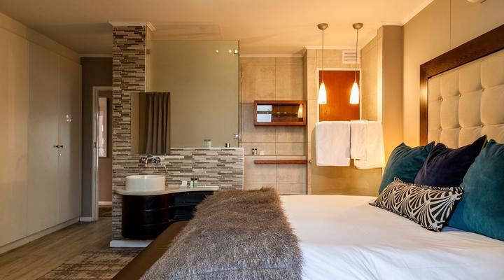 Island Club Hotel and Apartments