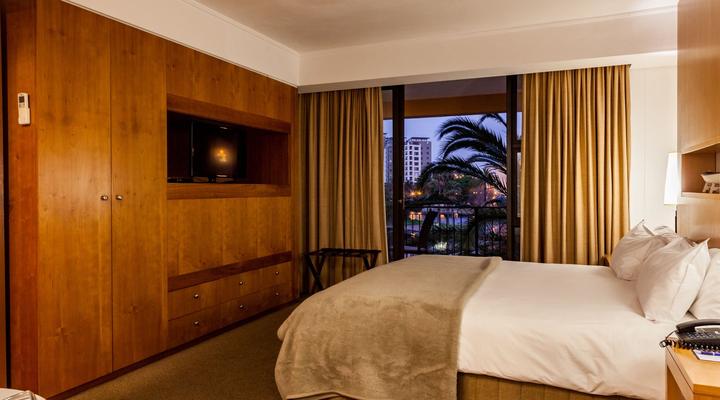 Island Club Hotel and Apartments