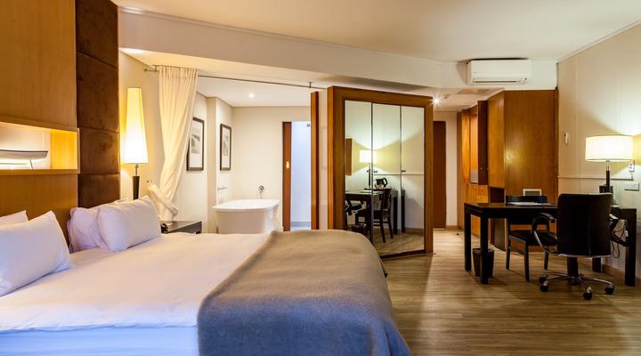 Island Club Hotel and Apartments