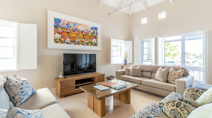 Luxurious and Welcoming Holiday Living