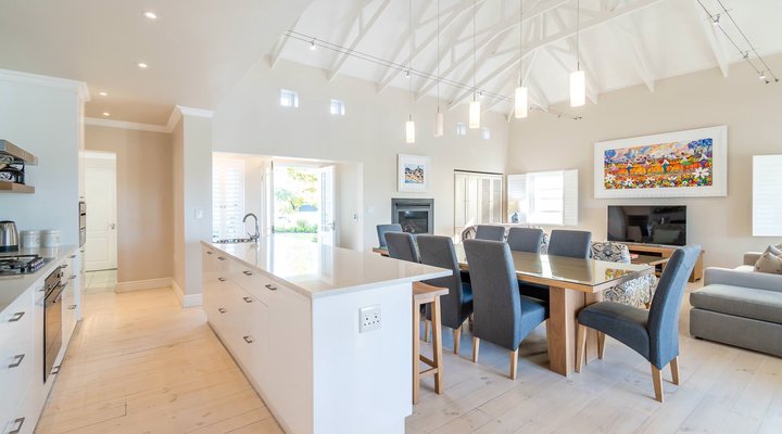 Luxurious and Welcoming Holiday Living