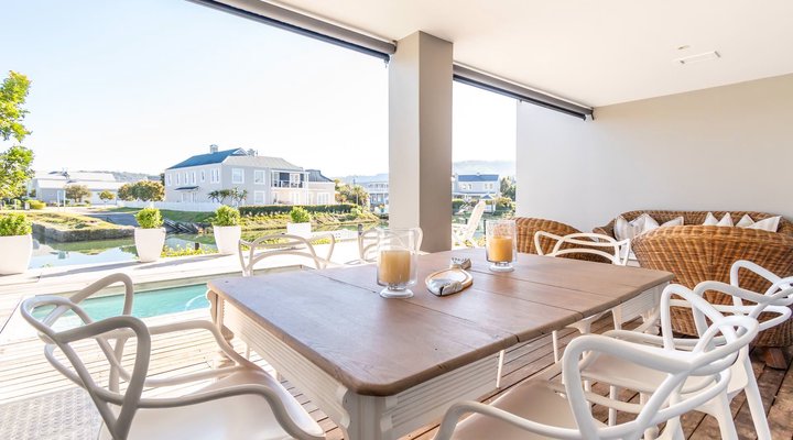 Luxurious and Welcoming Holiday Living