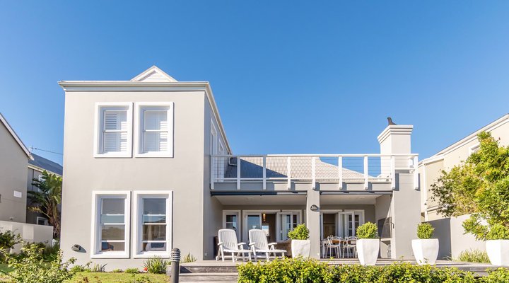 Luxurious and Welcoming Holiday Living