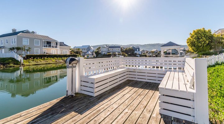 Luxurious and Welcoming Holiday Living