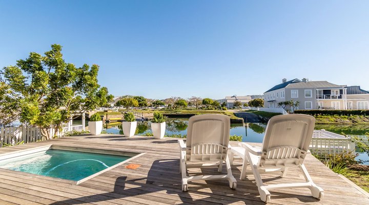 Luxurious and Welcoming Holiday Living