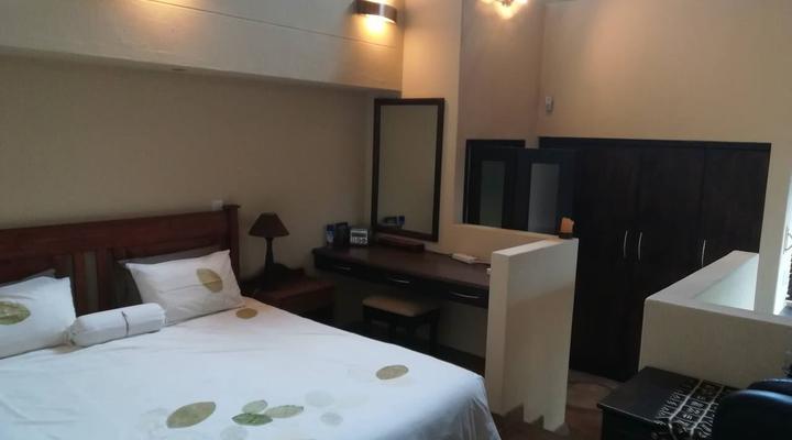 Sunset Private Game Lodge, Mabalingwe