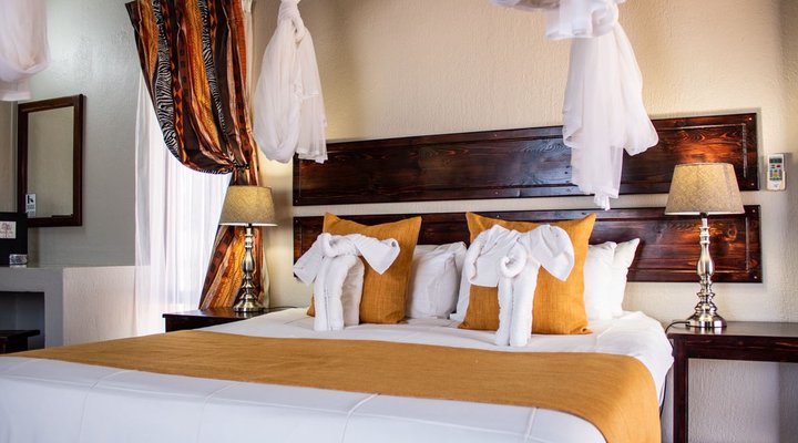 Tshukudu Safaris - Marula Camp