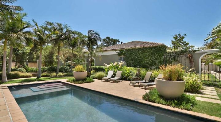 African Palm Cottage and Guesthouse