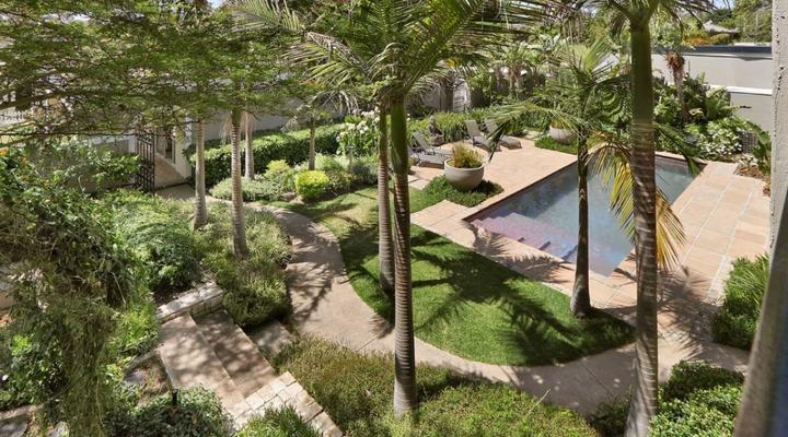 African Palm Cottage and Guesthouse