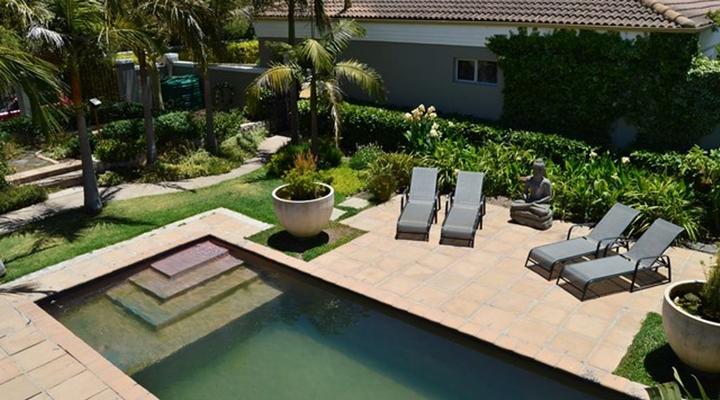 African Palm Cottage and Guesthouse