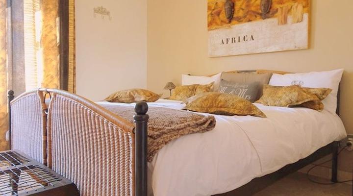 African Palm Cottage and Guesthouse