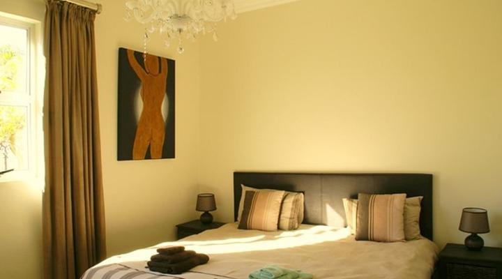 African Palm Cottage and Guesthouse