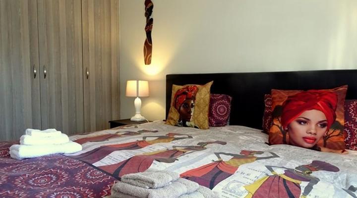 African Palm Cottage and Guesthouse