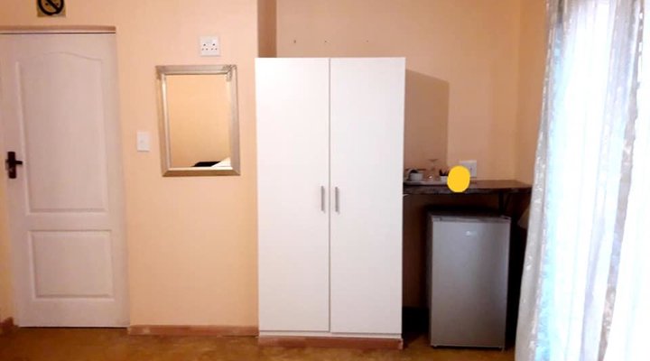 Hluhluwe Gate Safari Camp