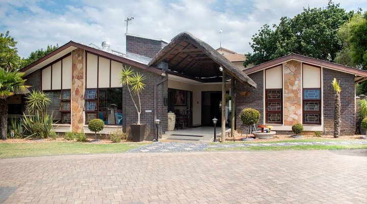 Balmoral Luxury Lodge
