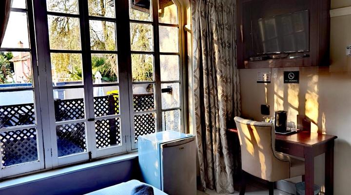 New England Guesthouse by iLawu