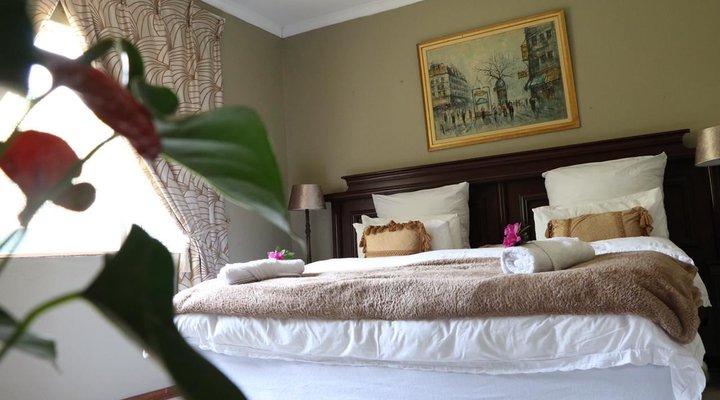 Private Bryanston Cottage with Garden