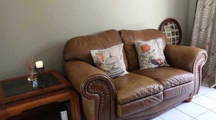 Private Bryanston Cottage with Garden