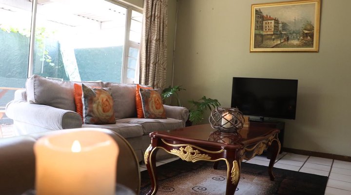 Private Bryanston Cottage with Garden