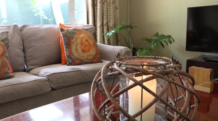 Private Bryanston Cottage with Garden