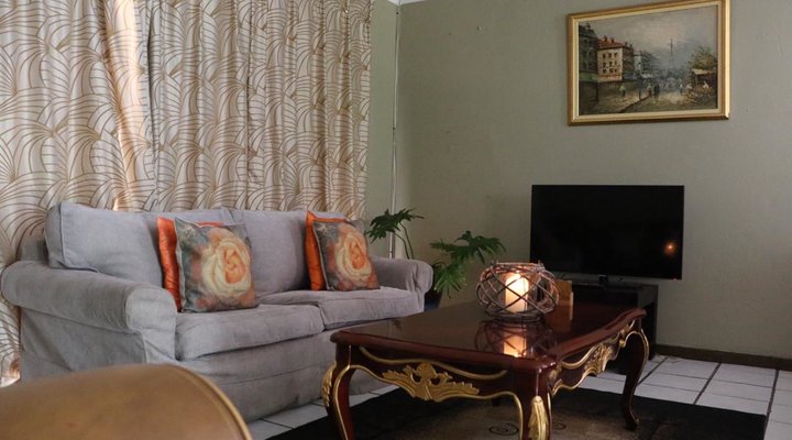 Private Bryanston Cottage with Garden