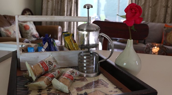 Private Bryanston Cottage with Garden