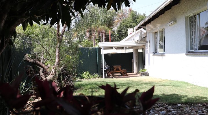 Private Bryanston Cottage with Garden