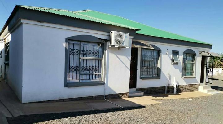 Kgakgamela Road Lodge